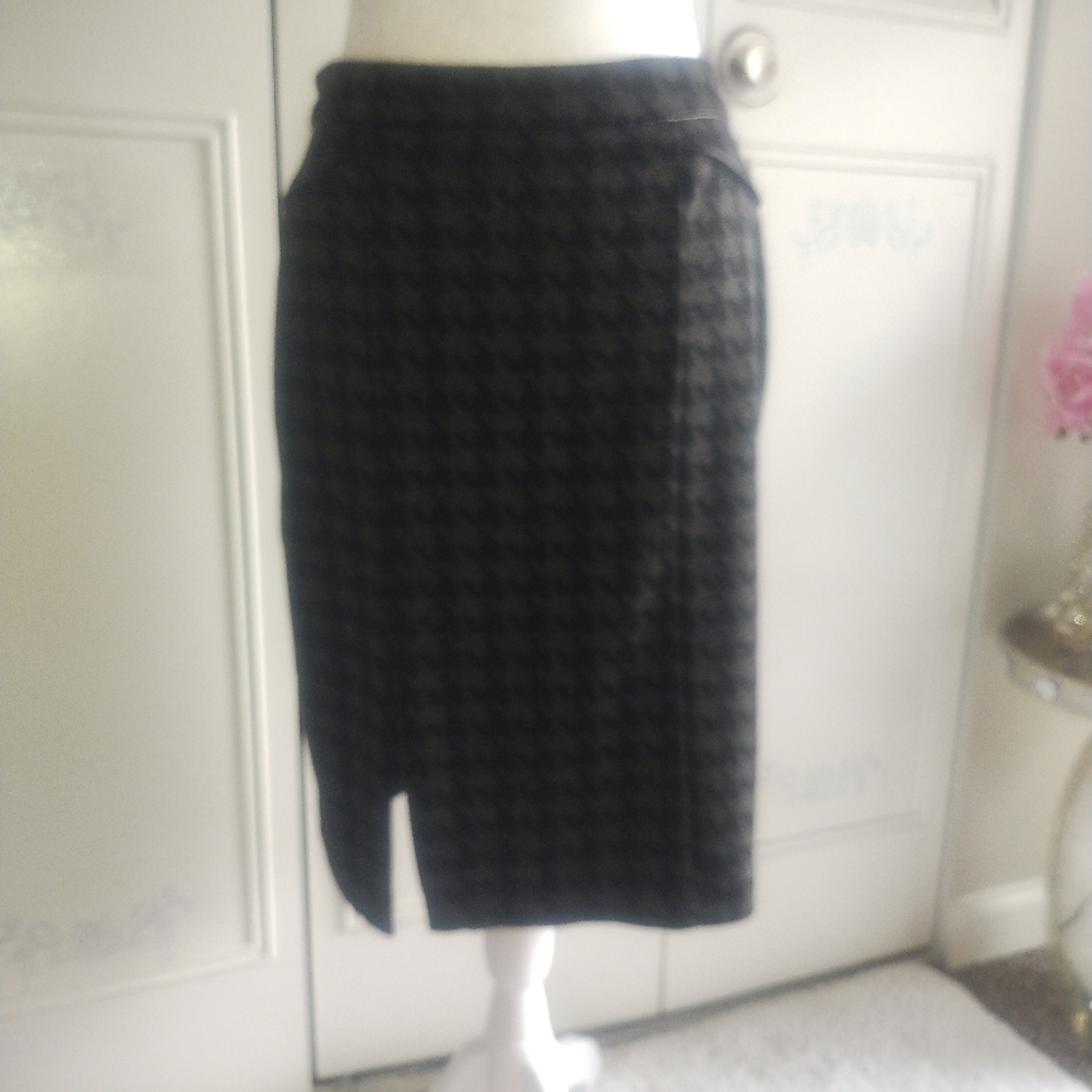 Black pencil skirt